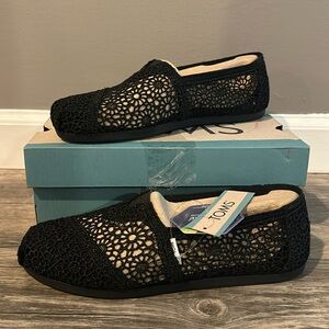 NWT-Toms size 8.5-women alpargata-black Moroccan crochet shoes